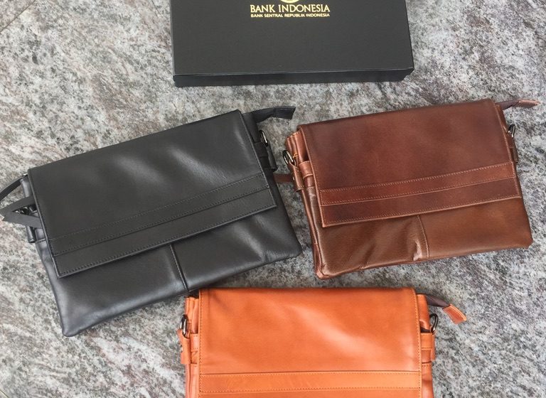 Souvenir Bank Indonesia - GK Bee Strap Bag - Garut Kulit